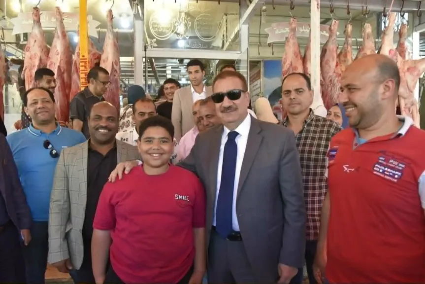 محافظ بورسعيد يتفقد عددا من منافذ توزيع اللحوم