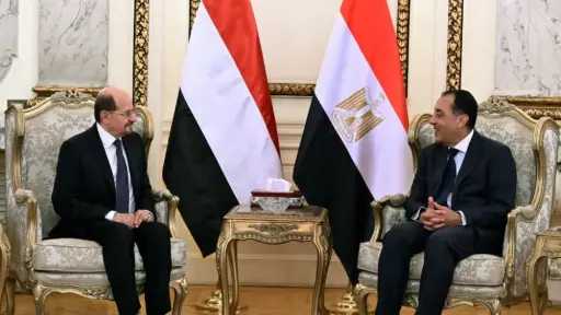 رئيس الوزراء يلتقي نظيره اليمني ويؤكد ثوابت الموقف المصري تجاه الأزمة اليمنية