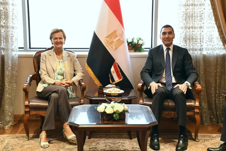 وزير الشباب والرياضة يلتقي مع سفيرة الاتحاد الأوروبي بالقاهرة