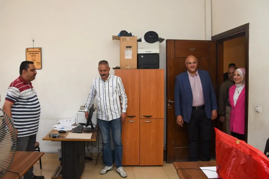 محافظ الإسكندرية يهنيء العاملين بالديوان العام بعيد الأضحى المبارك