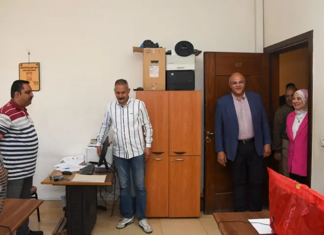 محافظ الإسكندرية يهنيء العاملين بالديوان العام بعيد الأضحى المبارك