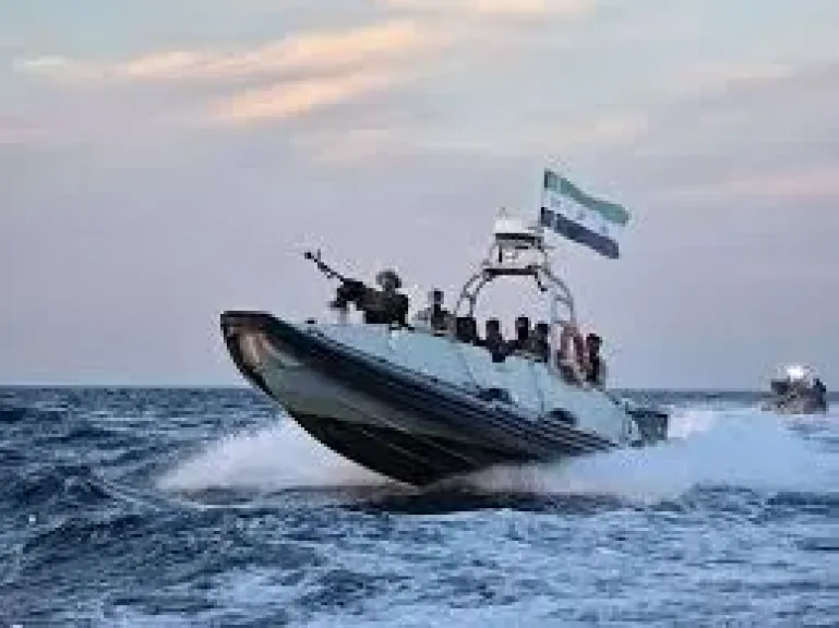توقيف 26 مهاجرا غير شرعي على متن قارب في المياه الإقليمية السورية