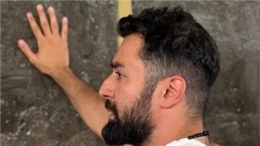 أحمد حاتم يعلن إصابته بعد أداء مناسك الحج