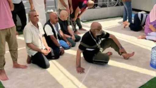 حجاج السياحة يغادرون مشعر منى متعجلين عائدين إلى مكة لأداء طواف الوداع