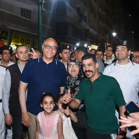محافظ الإسكندرية يستمع لشكاوى الأهالي بالمنتزه ثان ويوجه بحلول عاجلة لتحسين الخدمات