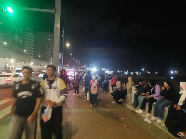 فسحة ببلاش.. كورنيش الإسكندرية يستقبل آلاف الزائرين في ثالث أيام عيد الأضحى