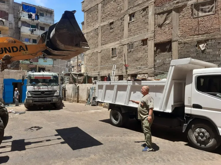 حي شرق اسكندرية يُنفذ حملة مكبرة لإغلاق وتشميع مخزن مخالف لتجميع مخلفات العظم والفرز
