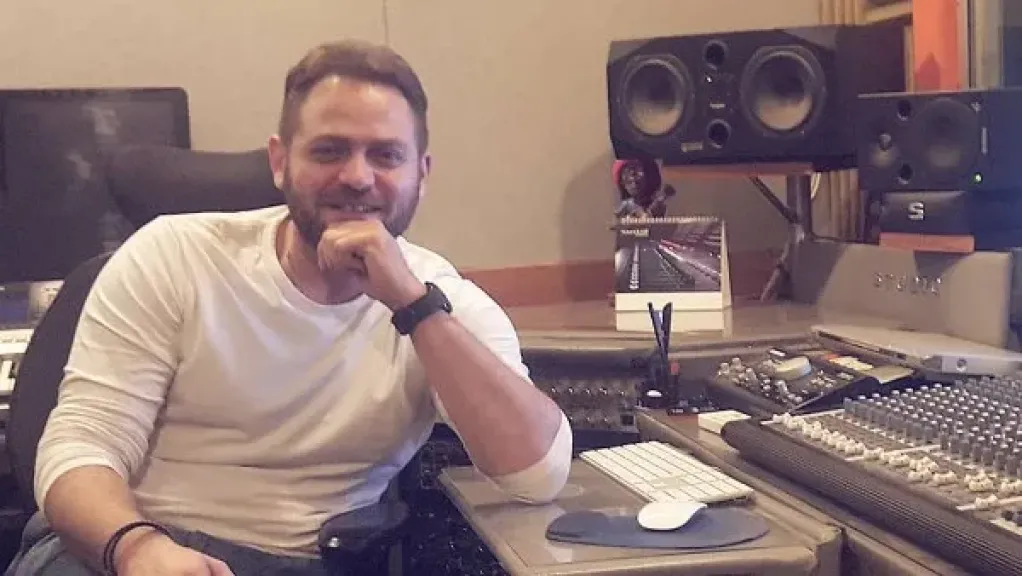 إسلام زكي يعلن تضامنه مع نادر نور: «المطربون لا يردون على الرسائل وأواجه صعوبة في عرض أعمالي»