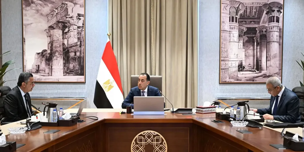 رئيس الوزراء يتابع مستجدات تطوير منظومة الدعم وتعزيز كفاءة برامج الحماية الاجتماعية