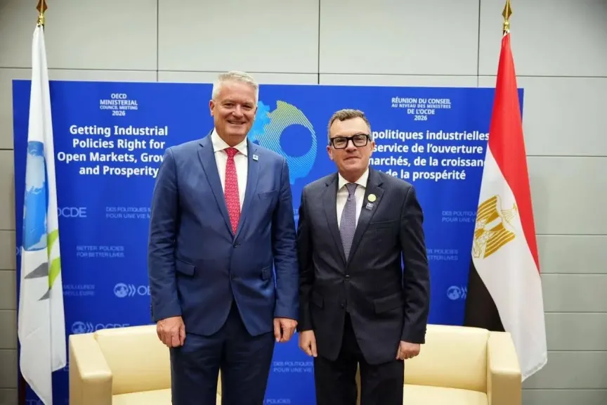 وزير التخطيط يعقد اجتماعًا ثنائيًا مع الأمين العام لمنظمة التعاون الاقتصادي والتنمية (OECD)