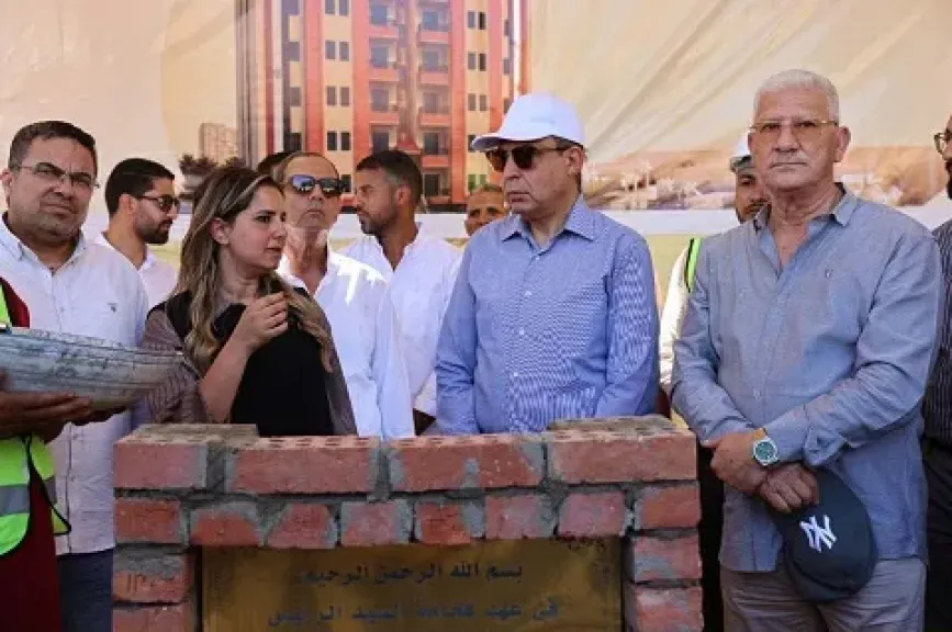 محافظ المنيا يضع حجر أساس مشروع عمارات النخيل بديل الإيواء في مطاي