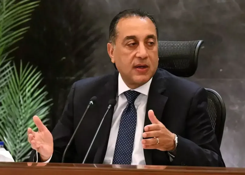 مدبولي يتابع توافر السلع الاستراتيجية.. مخزون آمن يكفي عامًا كاملًا من السكر وتشديد الرقابة على الأسواق