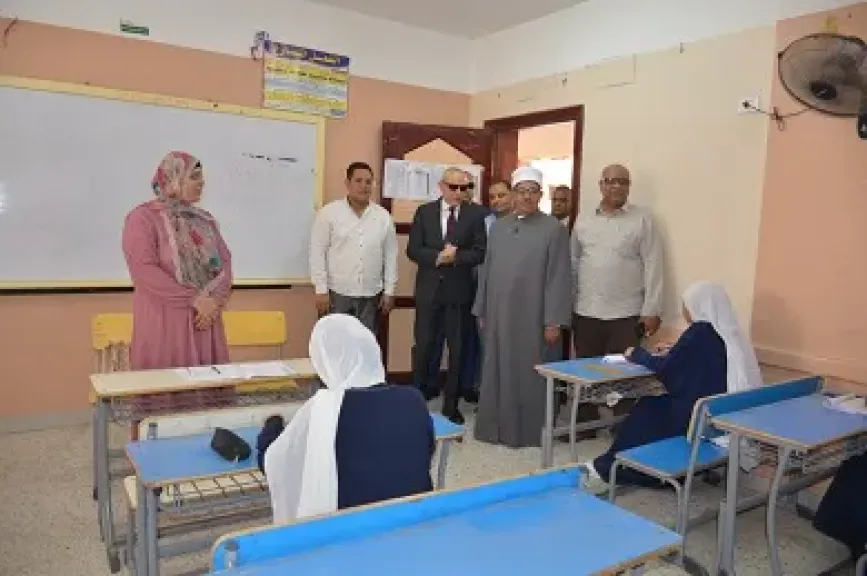محافظ الأقصر يتفقد لجان امتحانات الشهادة الثانوية الأزهرية.. ويؤكد توفير الأجواء الملائمة للطلاب