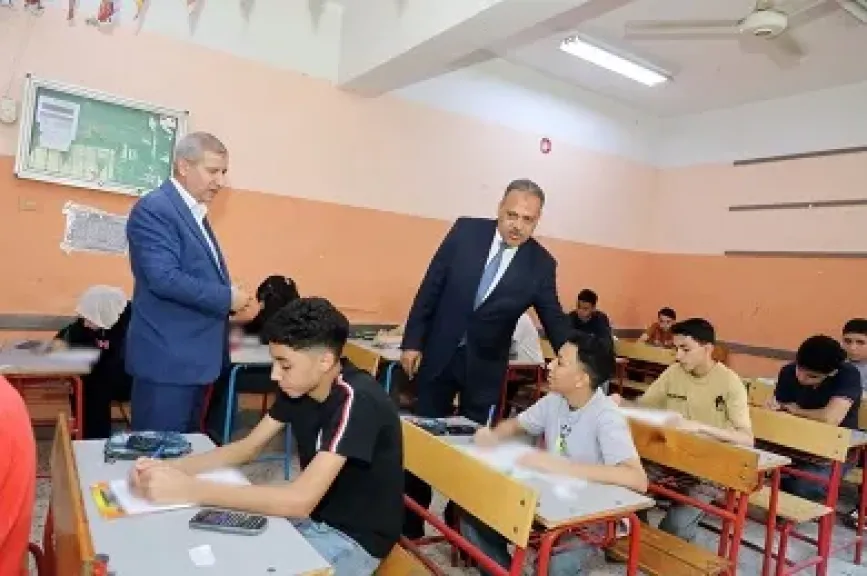 محافظ الشرقية يتفقد لجان امتحانات الشهادة الإعدادية بالزقازيق.. ويحث الطلاب على الاجتهاد