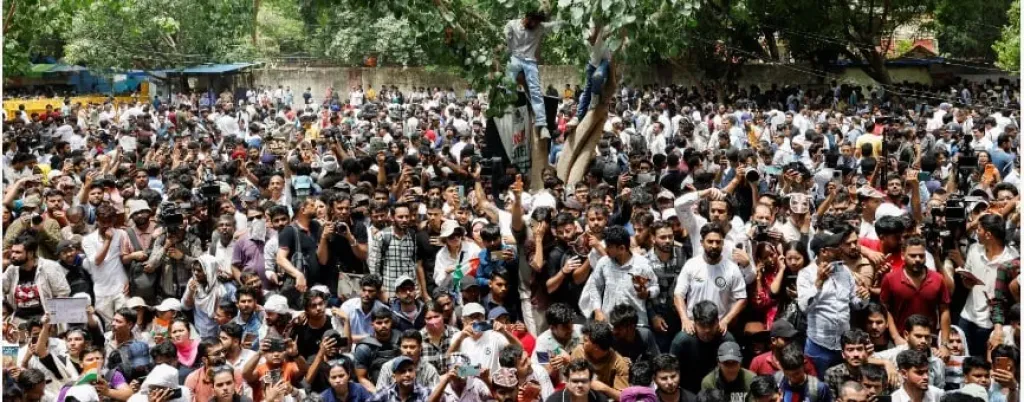 مزحة إلكترونية تتحول لحركة شعبية في الشارع.. حزب الصرصور بالهند يستقطب الشباب الغاضبين من البطالة