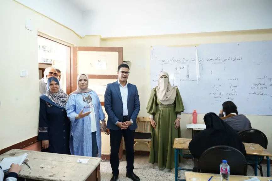 نائب محافظ مطروح يتفقد  انطلاق امتحانات الشهادة الإعدادية  بعدد ١٢٥ لجنة و١٣٣٣٦ طالب وطالبة