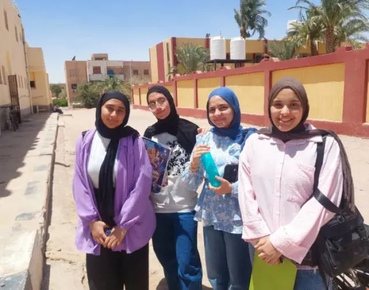 طالبات الشهادة الإعدادية بجنوب سيناء حول أسئلة امتحانات مادة اللغة العربية: سهل ومن المنهج