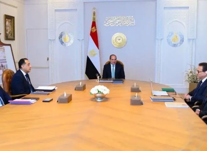 السيسي يؤكد أهمية تعزيز التكامل بين الجهات الحكومية والقطاع الخاص لتحقيق رؤية الدولة في تطوير مجال الصحية