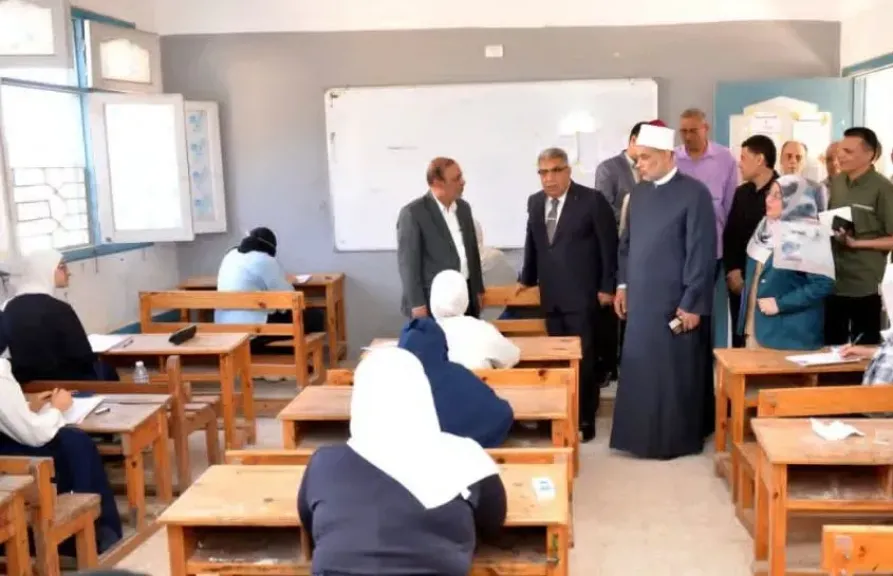 طلاب الثانوية الأزهرية يؤدون امتحانات الدور الثاني اليوم.. تعرف على المواد