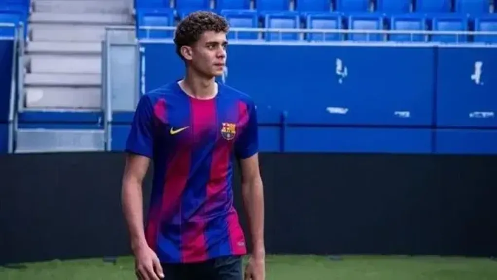 الأهلي يواجه برشلونة الليلة.. فليك يختبر هجومه وحمزة عبد الكريم أمام فريقه السابق