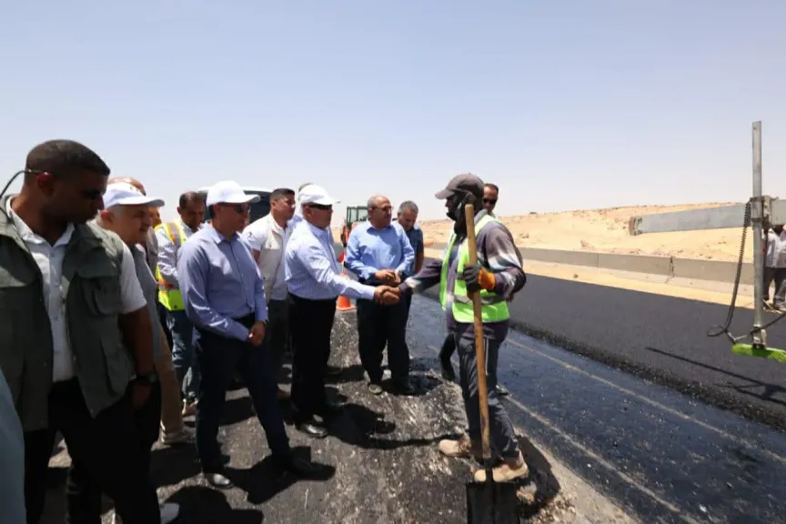وزير النقل يتفقد مشروعات الطرق ومحاور النيل في أسوان والأقصر ويوجه بسرعة تنفيذ الأعمال