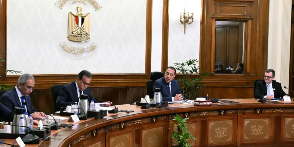 رئيس الوزراء يستعرض جهود تطوير منظومة الإسعاف
