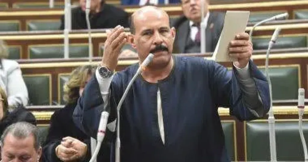 بعد شكاوى المنتجين.. النائب فتحي قنديل: الشعب كله فرحان بانخفاض أسعار الدواجن والبيض