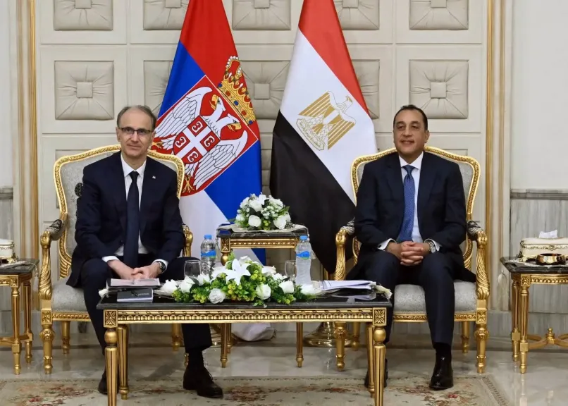 رئيس الوزراء يلتقي نظيره الصربي لتعزيز التعاون