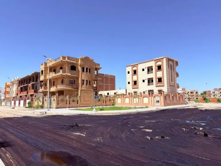 وزيرة الإسكان تتابع سير العمل بعدد من مشروعات التطوير ورفع الكفاءة الجاري تنفيذها بمدن الصعيد الجديدة