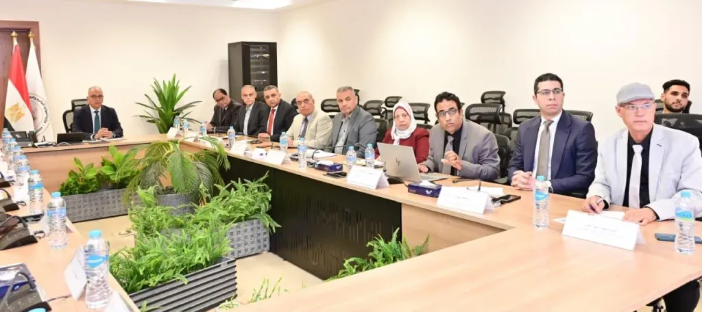 سويلم يتابع موقف إيراد نهر النيل وتداعيات الظواهر المناخية العالمية (النينيو) على الموارد المائية