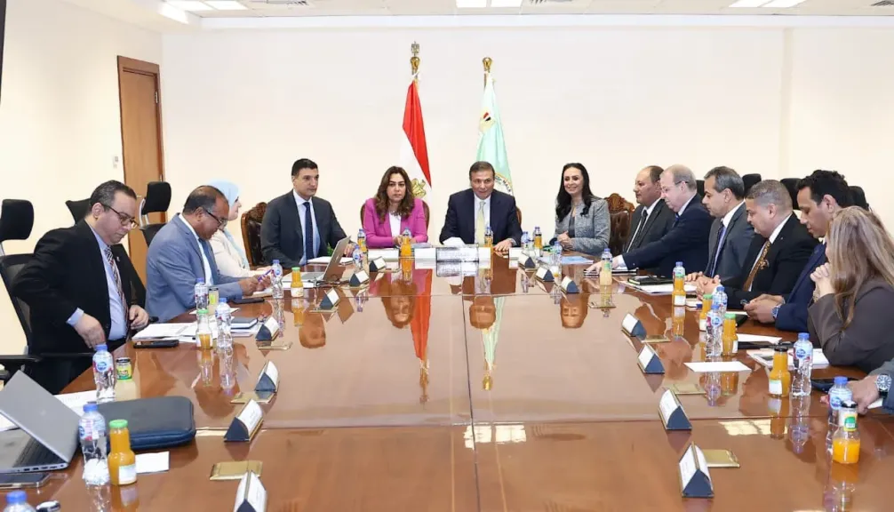 وزارات الزراعة والتنمية المحلية والبيئة والتضامن الاجتماعي والصناعة والتخطيط تبحث آليات تنفيذ مبادرة quot;القرية المنتجةquot;