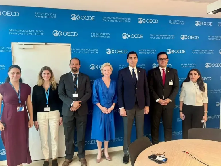 وزير الشباب والرياضة يزور مقر منظمة التعاون الاقتصادي والتنمية OECD بباريس ويستعرض برامج التعاون المشترك