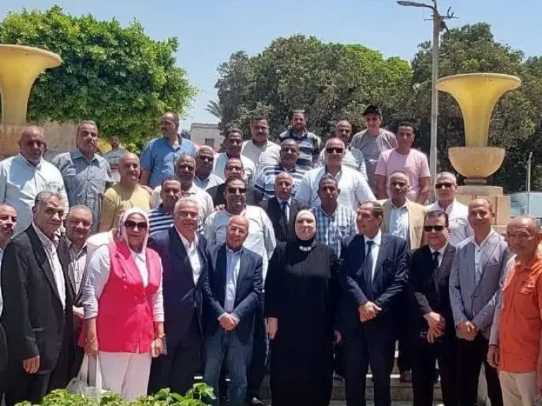 عمال الصناعات الغذائية يؤكدون دعمهم لسياسات وزير التموين