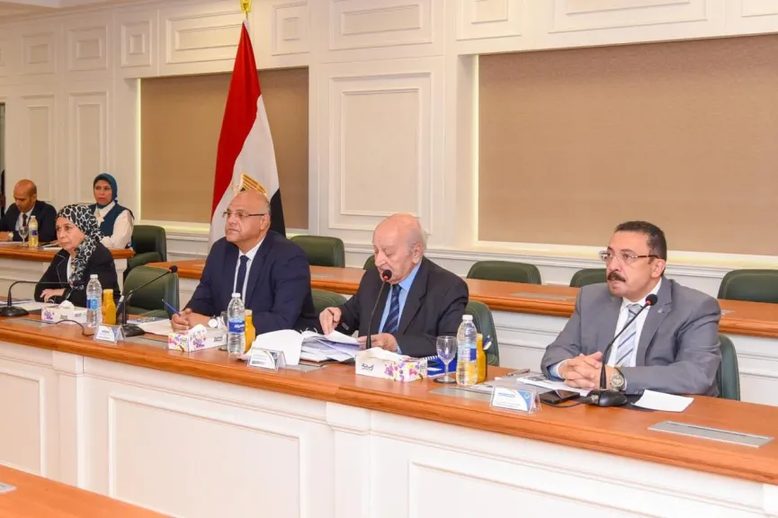 محافظ الإسكندرية يشهد اجتماع مجلس أمناء الجامعة  الأهلية  ويقر إنشاء برنامج quot;علوم  التمريض