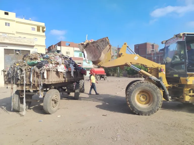 محافظ الغربية يتابع جهود القضاء على بؤر القمامة التاريخية.. برفع 515 طن مخلفات