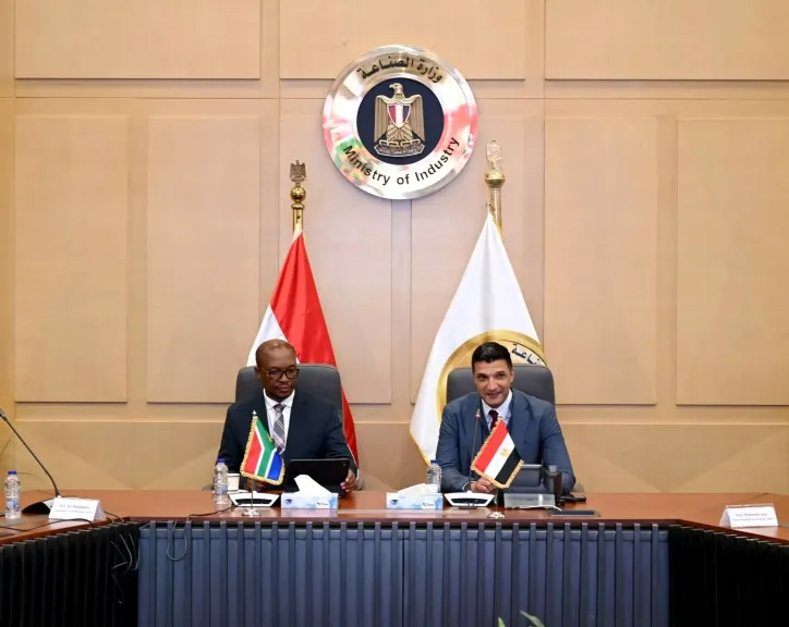 وزير الصناعة يبحث مع وزير التجارة والصناعة والمنافسة الجنوب إفريقي سبل تعزيز التعاون الاقتصادي وتحقيق التكامل الصناعي