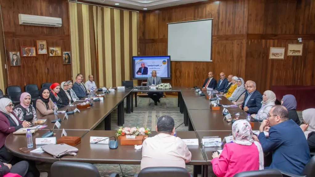 رئيس جامعة طنطا يختتم دورة «إعداد القادة الأكاديميين» بمحاضرة حول فن القيادة الجامعية