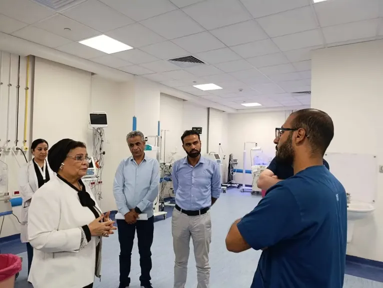 في زيارة غير مرتبة.. نائب وزير الصحة تتفقد مستشفى ديروط المركزي فجرًا