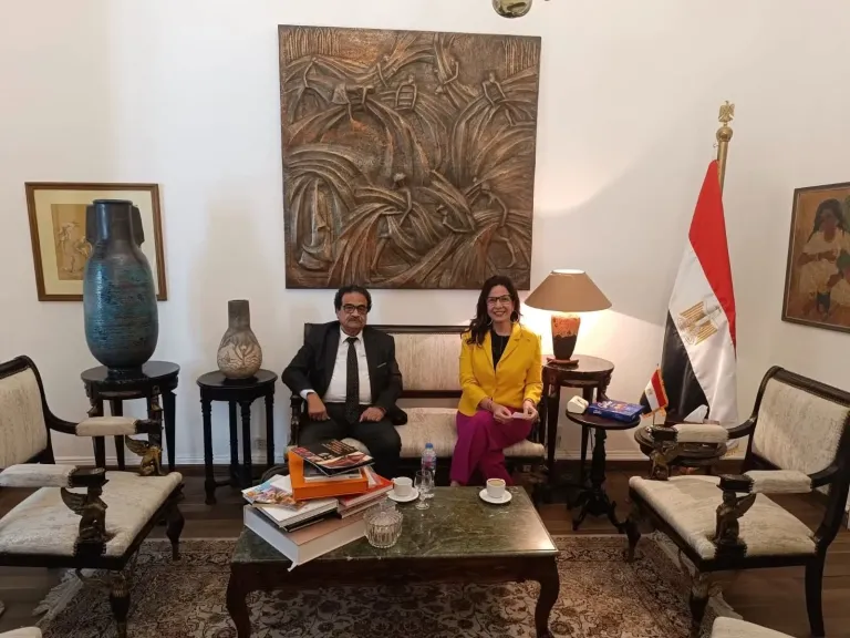 وزيرة الثقافة تستقبل رئيس اتحاد الناشرين المصريين لبحث سبل دعم صناعة النشر