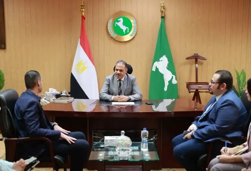 نائب وزير الصحة والسكان يبحث مع محافظ الشرقية خطط تطوير المنشآت الصحية ومتابعة المشروعات الجارية