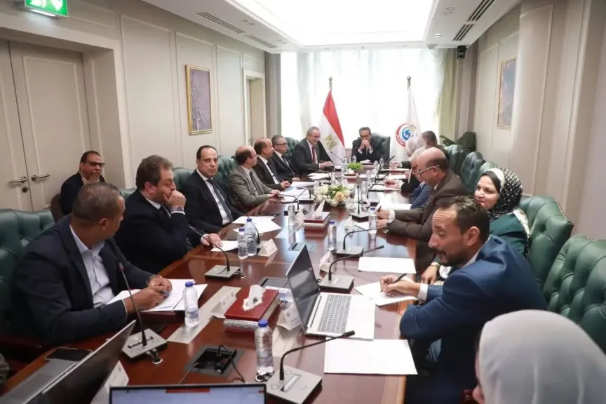 وزير الصحة يترأس اجتماع مجلس إدارة الهيئة العامة للمستشفيات والمعاهد التعليمية