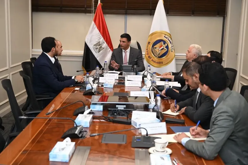 وزير الصناعة يبحث مع شركة إيرسك لحلول الطاقة المتجددة فرص دعم التحول الأخضر