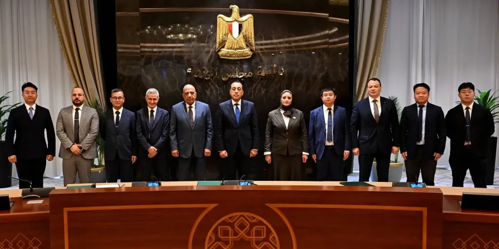 رئيس الوزراء يشهد مراسم توقيع مذكرة تفاهم لإنشاء أول مصنع لتوربينات الرياح