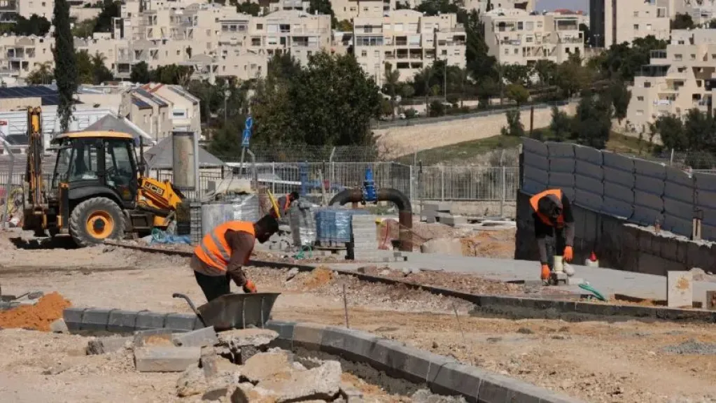 إسرائيل تخطر بوقف بناء 15 منزلا لفلسطينيين في بلدة جنوبي الضفة