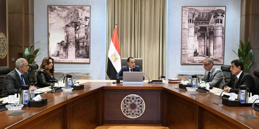رئيس الوزراء يستعرض موقف تنفيذ عدد من مشروعات الخطة الاستثمارية لمحافظة الجيزة