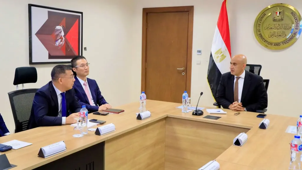 ▪︎وزير التربية والتعليم يبحث مع «هواوي» تعزيز التعاون في تطوير البنية التكنولوجية للمنظومة التعليمية