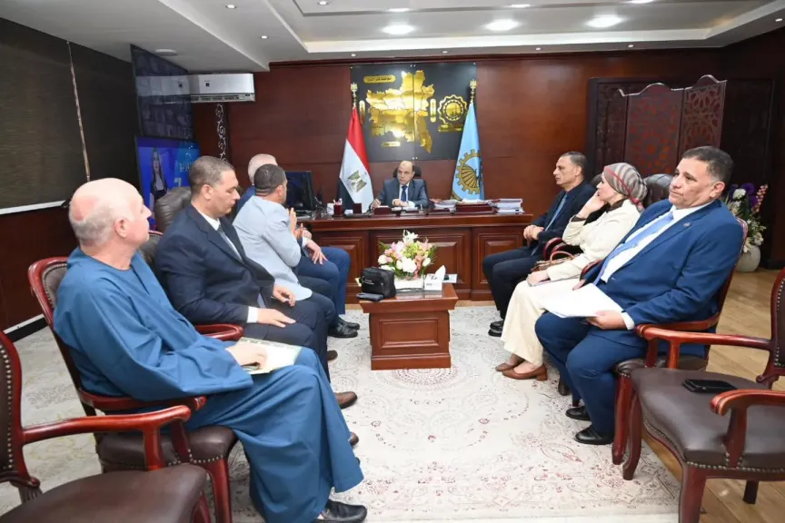 محافظ الغربية يلتقي أعضاء مجلسي النواب والشيوخ لبحث مشكلات الدوائر