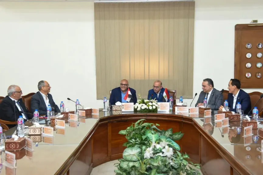 وزير الاستثمار والتجارة الخارجية يبحث مع محافظ الإسكندرية  والهيئة العامة للتحكيم واختبارات القطن رفع كفاءة الأداء المؤسسي