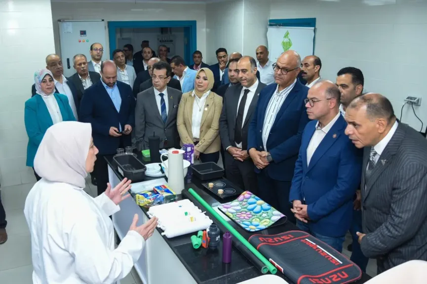 محافظ الإسكندرية ووزير الاستثمار  ورئيس هيئة ميناء الإسكندري يتابعون معدلات إنجاز خدمات المتعاملين نهاية الأسبوع
