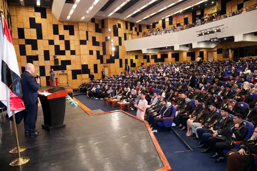 عميد كلية إدارة الأعمال بجامعة النهضة يهنئ الخريجين ويؤكد: نواصل إعداد كوادر قادرة على قيادة المستقبل